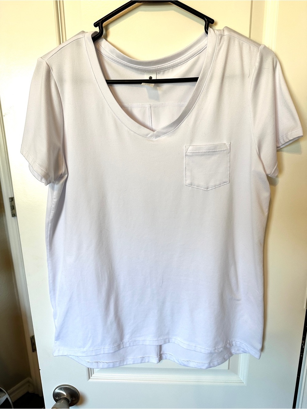 Yogalicious Lux Sloane V Neck Pocket Tee Size S Soft White Athleisure